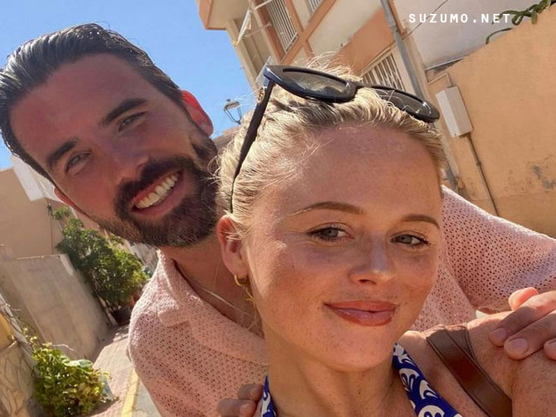 การหมั้นหมายของ Emily Atack